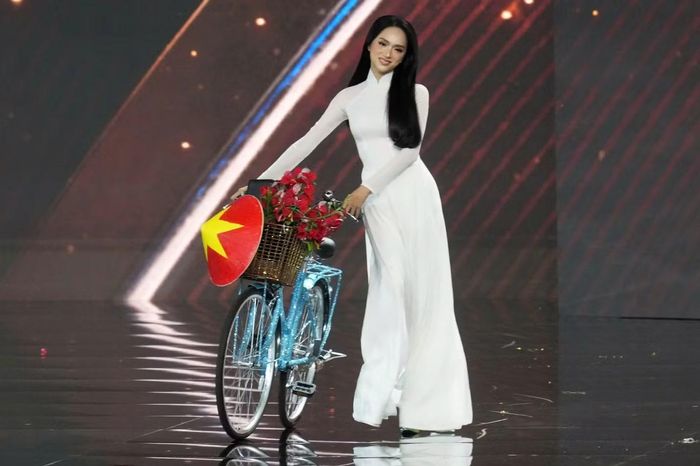Hương Giang tại Miss Universe 2025.