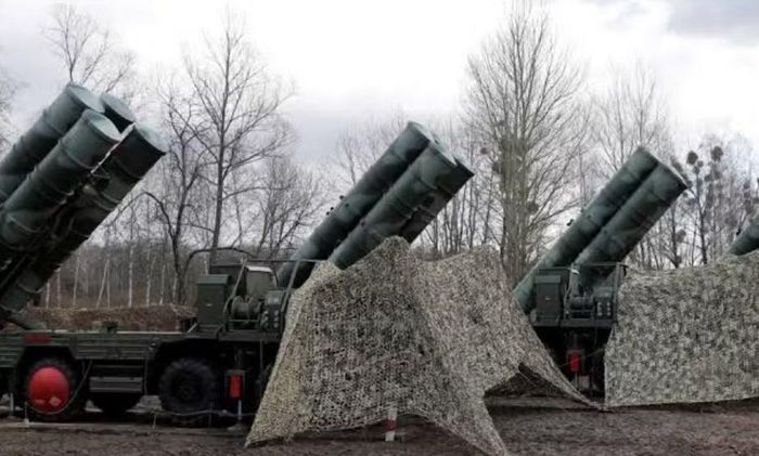 Washington khi đó cho rằng S-400 có thể thu thập dữ liệu tình báo, gây rủi ro đối với chương trình F-35.