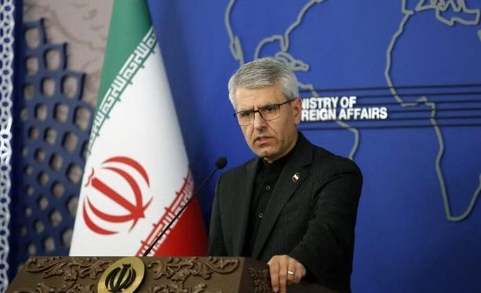 Bộ Ngoại giao Iran sau đó đáp trả, cho rằng các điều khoản cốt lõi trong bản ghi nhớ đã không còn hiệu lực và cảnh báo Mỹ sẽ phải chịu trách nhiệm trước mọi hậu quả phát sinh.