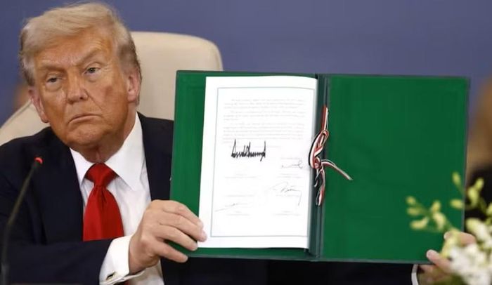 Theo nội dung bản ghi nhớ ký ngày 17/6, Mỹ đồng ý miễn trừ trừng phạt để Iran nối lại xuất khẩu dầu, trong khi eo biển Hormuz được mở cửa trong 60 ngày và hai bên ngừng các hoạt động quân sự để tiếp tục đàm phán.