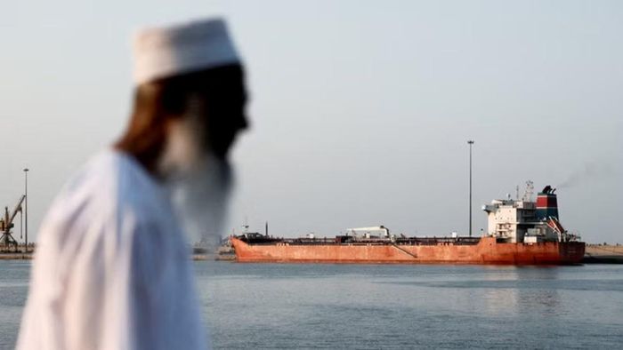 Iran muốn duy trì quyền kiểm soát tuyến hàng hải này nhằm gia tăng lợi thế trên bàn đàm phán, trong khi Mỹ theo đuổi nguyên tắc tự do hàng hải và tìm cách giảm ảnh hưởng của Tehran.