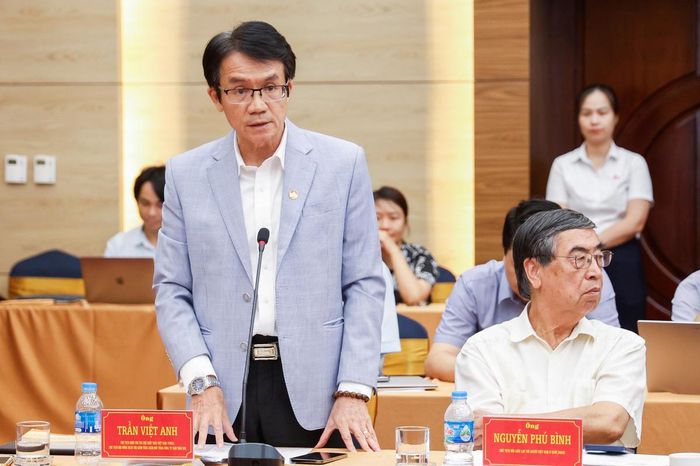 Ông Trần Việt Anh - Ủy viên Đoàn Chủ tịch, Chủ tịch Hiệp hội tái chế chất thải Việt Nam phát biểu tại Hội nghị. Ảnh: Quang Vinh.