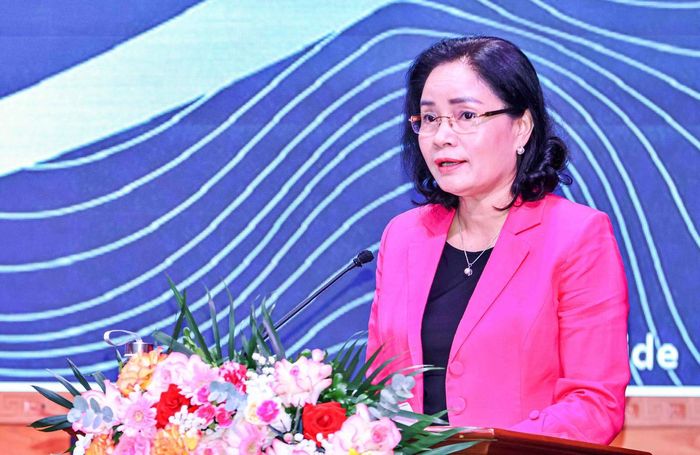 Thứ trưởng Bộ VHTTDL Trịnh Thị Thủy báo cáo tóm tắt kết quả thực hiện nhiệm vụ 6 tháng đầu năm, nhiệm vụ trọng tâm 6 tháng cuối năm 2026.