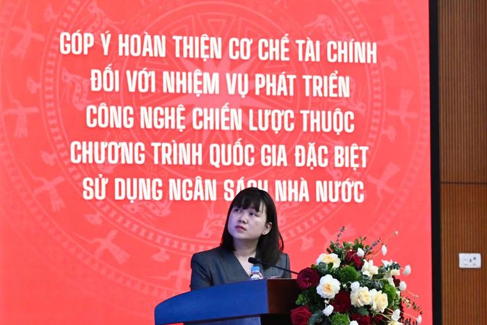 Bà Nguyễn Thị Kim Thành, Kế toán trưởng Quỹ Phát triển khoa học và công nghệ Quốc gia (NAFOSTED) phát biểu tại hội thảo.