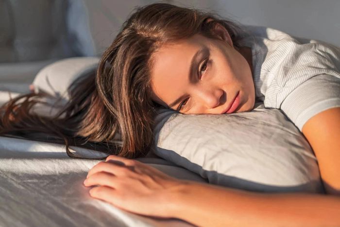 Người bệnh viêm gan thường cảm thấy kiệt sức, thiếu năng lượng dù đã nghỉ ngơi đầy đủ. Ảnh: Shutterstock.