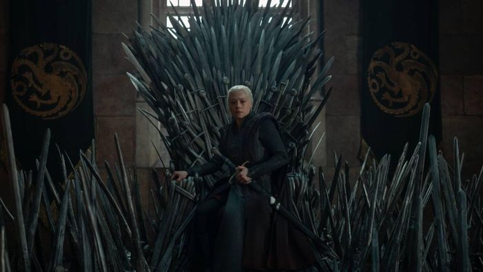 Rhaenyra ngồi lên Ngai Sắt trở thành khoảnh khắc mang tính bước ngoặt của cả thương hiệu.