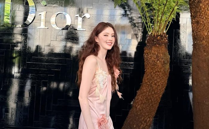  Han So Hee tại show Dior ở Paris. Ảnh: @xeesoxee. 