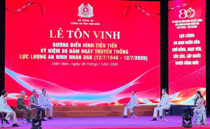 Điểm nhấn của chương trình là phần giao lưu giữa các thế hệ cán bộ An ninh
