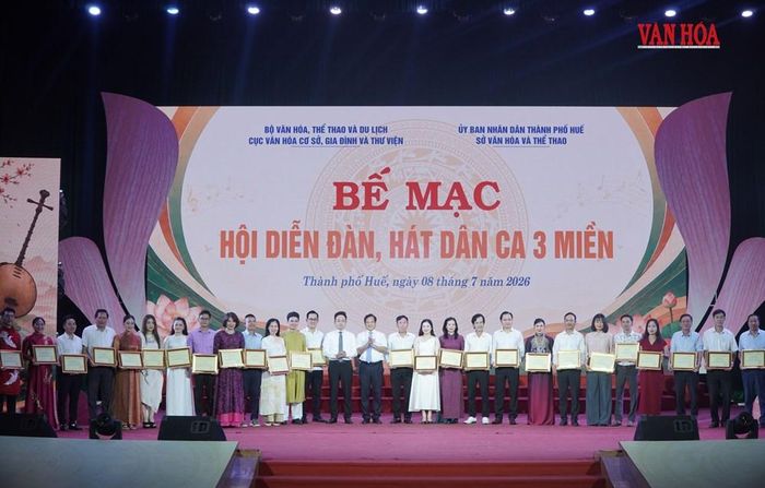 Ban tổ chức trao Huy chương Vàng cho 31 tiết mục xuất sắc