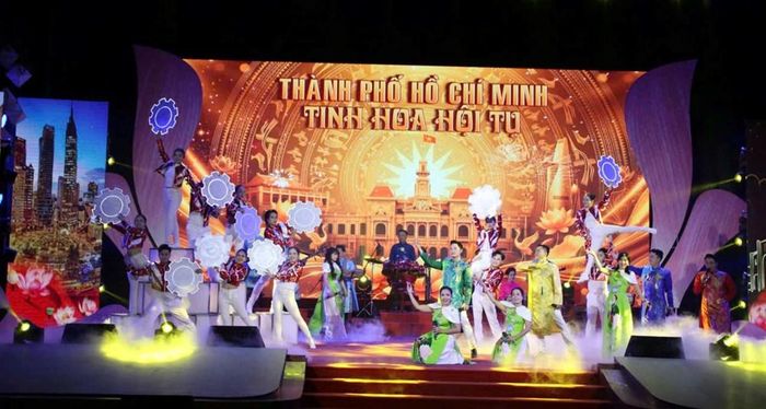 Đoàn Nghệ thuật quần chúng TP.HCM tham gia chương trình với chủ đề “Thành phố Hồ Chí Minh - Tinh hoa hội tụ”