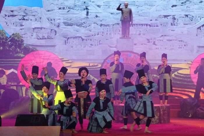 Đoàn nghệ thuật quần chúng Sơn La tham gia hội diễn gồm 6 tiết mục đặc sắc, với chủ đề “Sắc màu quê hương”