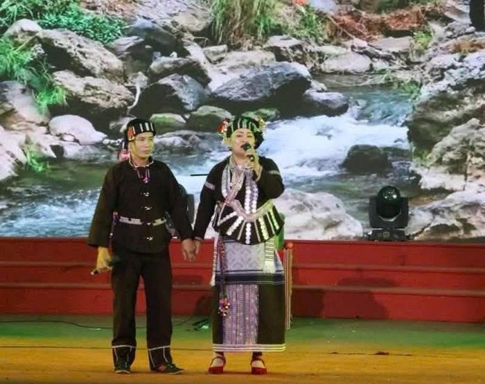 Tiết mục song ca "Khắp báo sao (Khúc hát giao duyên)", làn điệu dân ca dân tộc Lự, do nghệ nhân Tao Thị Ban và Tao Văn Pành thể hiện xuất sắc giành HCV