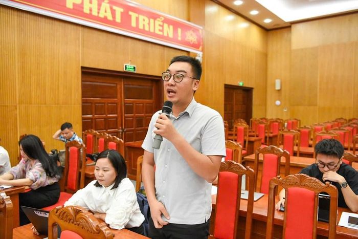Phóng viên đặt nhiều câu hỏi liên quan đến sự phát triển của tỉnh Bắc Ninh