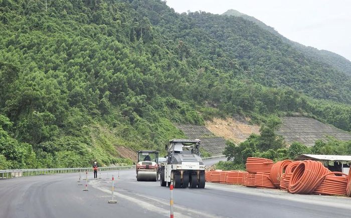 Các đơn vị được yêu cầu tăng tốc thi công để bảo đảm thông xe tuyến chính trong tháng 8 và hoàn thành toàn bộ dự án trong tháng 11