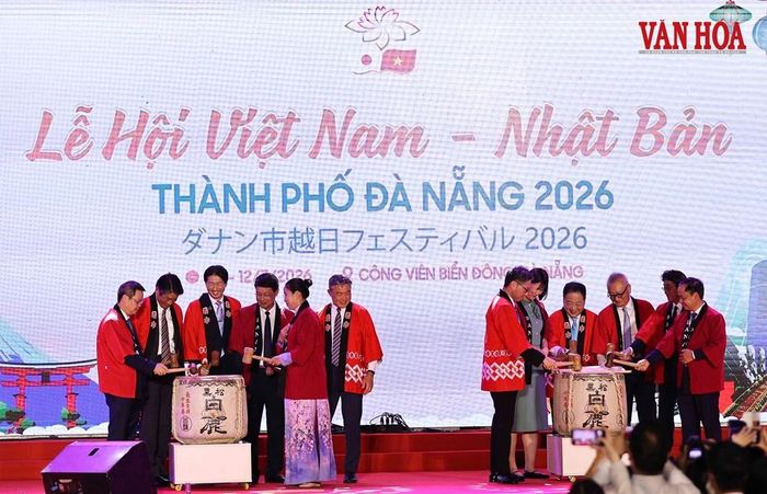 Các đại biểu thực hiện nghi thức khai mạc