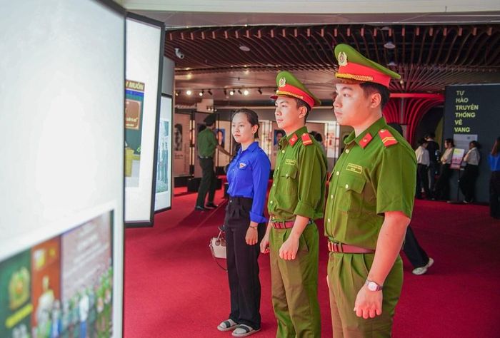 Điểm nhấn là Triển lãm “80 năm An ninh nhân dân - Lá chắn thầm lặng”, tái hiện hành trình xây dựng, chiến đấu và trưởng thành của lực lượng An ninh nhân dân