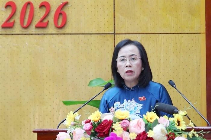 Đồng chí Đoàn Thị Hậu, Phó Bí thư Tỉnh ủy, Chủ tịch HĐND tỉnh Lạng Sơn phát biểu tại kỳ họp.