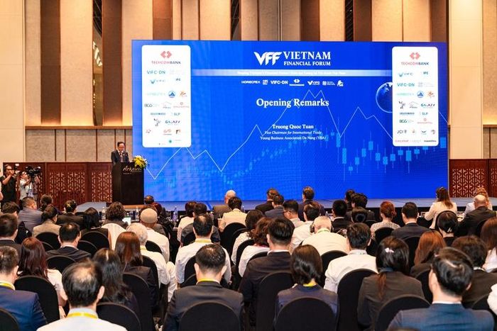 Các chuyên gia trong nước và quốc tế tham dự diễn đàn - Ảnh: VGPNA