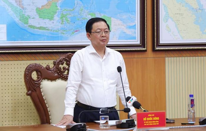 Phó Thủ tướng giao nhiệm vụ, từ nay đến trước mùa mưa bão, các đoàn công tác phải tổ chức kiểm tra toàn diện công tác phòng, chống thiên tai tại các địa phương - Ảnh: VGP/Gia Huy