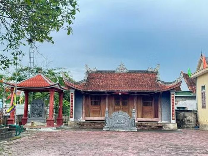 Di tích lịch sử văn hóa đình làng Quần Ngọc, xã Gia Hanh, tỉnh Hà Tĩnh.