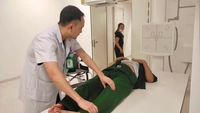 Người dân được tiếp cận dịch vụ y tế chất lượng cao với đội ngũ chuyên gia, bác sĩ đầu ngành của Bệnh viện Hữu nghị Việt Đức.