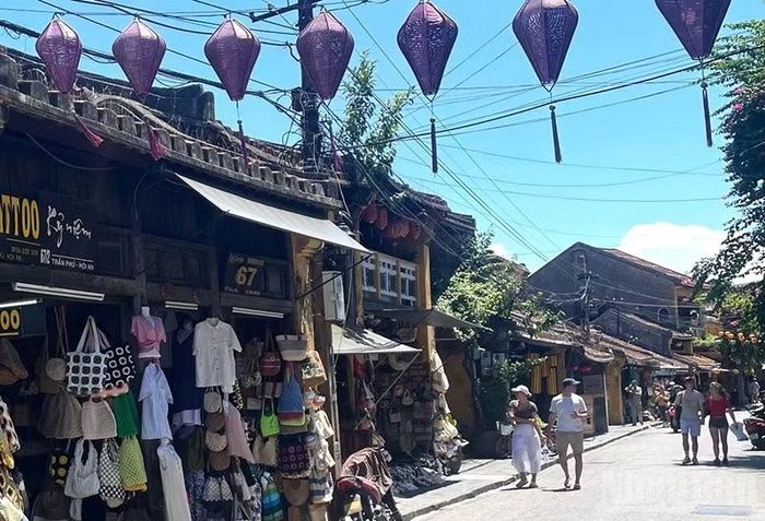 Dự báo khu vực từ Nghệ An đến thành phố Đà Nẵng và phía đông các tỉnh từ Quảng Ngãi đến Đắk Lắk có nắng nóng. (Ảnh minh họa: Đ.T)