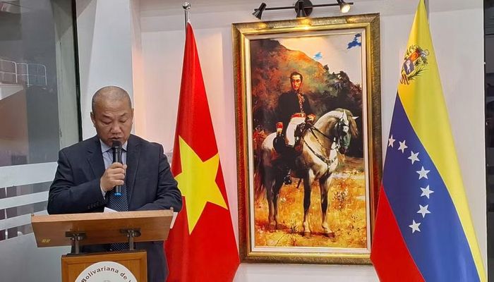 Ông Võ Tuấn Ngọc, Phó Vụ trưởng Vụ Châu Mỹ (Bộ Ngoại giao), Đại sứ Việt Nam được bổ nhiệm tới Venezuela, phát biểu tại lễ kỷ niệm. (Ảnh: KHẮC KIÊN)