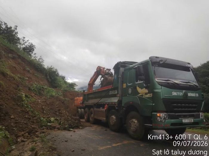 Khu Quản lý đường bộ I đã chỉ đạo các đơn vị liên quan phối hợp triển khai các biện pháp khắc phục ngay sau sự cố.
