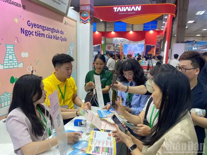 Hội chợ Du lịch Quốc tế Việt Nam - VITM 2026 diễn ra vào tháng 4 qua đã thu hút sự quan tâm của đông đảo doanh nghiệp, du khách trong và ngoài nước. (Ảnh: CHIÊU ANH)