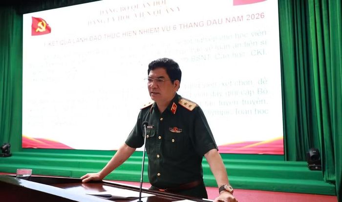 Trung tướng, Phó Giáo sư, Tiến sĩ Nghiêm Đức Thuận, Chính ủy Học viện Quân y phổ biến, quán triệt Nghị quyết lãnh đạo thực hiện nhiệm vụ 6 tháng đầu năm 2026 và phương hướng, nhiệm vụ trọng tâm 6 tháng cuối năm 2026 của Đảng ủy Học viện Quân y.