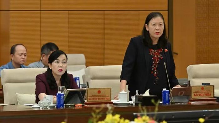 Chủ nhiệm Ủy ban Dân nguyện và Giám sát Lê Thị Nga cho ý kiến tại phiên họp. (Ảnh: THỦY NGUYÊN)