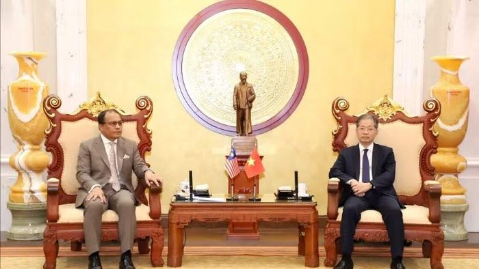 Chánh án Tòa án nhân dân tối cao và Tổng Chưởng lý Malaysia tại buổi tiếp.