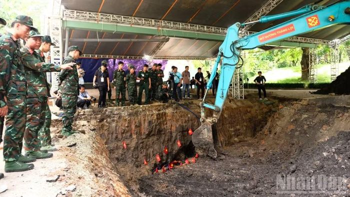 Từng công đoạn kỹ thuật được thực hiện cẩn trọng, tỉ mỉ.