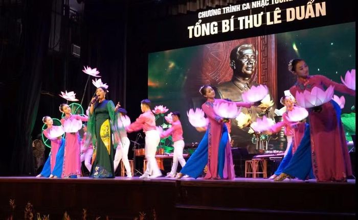 Chương trình nghệ thuật về Tổng Bí thư Lê Duẩn.