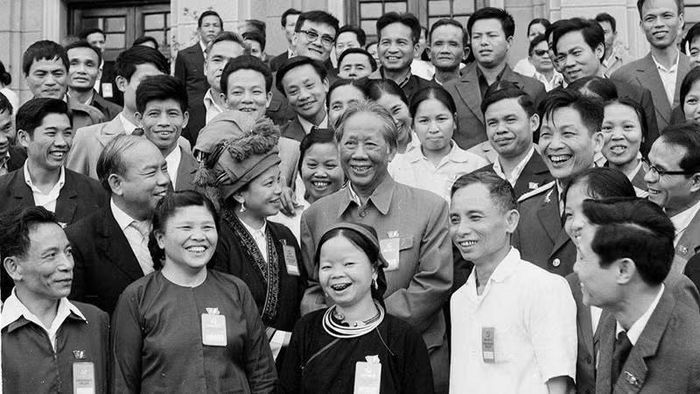 Tổng Bí thư Lê Duẩn và các đại biểu dự Đại hội Đảng lần thứ V (Ảnh tư liệu).