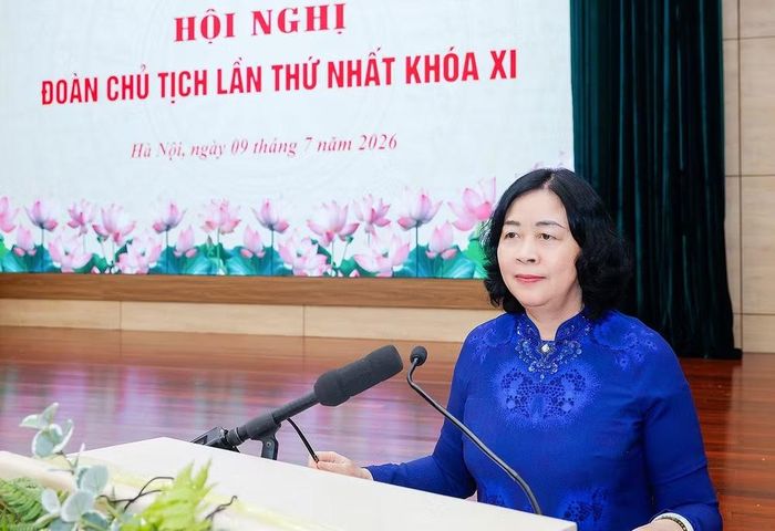 Đồng chí Bùi Thị Minh Hoài phát biểu ý kiến tại Hội nghị.