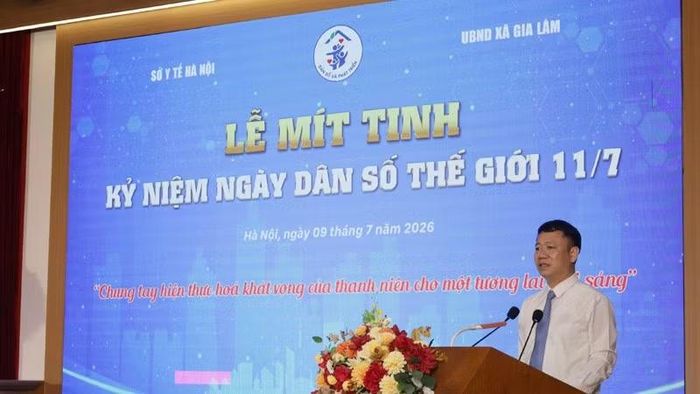 Cục trưởng Dân số Lê Thanh Dũng phát biểu ý kiến tại lễ mít-tinh