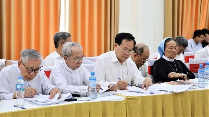 Các đại biểu tham dự hội thảo.