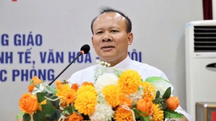 Linh mục Giuse Phan Văn Thắng, Chủ tịch Ủy ban Đoàn kết Công giáo Việt Nam tỉnh Nghệ An tham luận nội dung: "Tinh thần bác ái Công giáo và đóng góp của giáo dân trong xây dựng đời sống văn hóa ở khu dân cư hiện nay-thực tiễn từ Nghệ An".