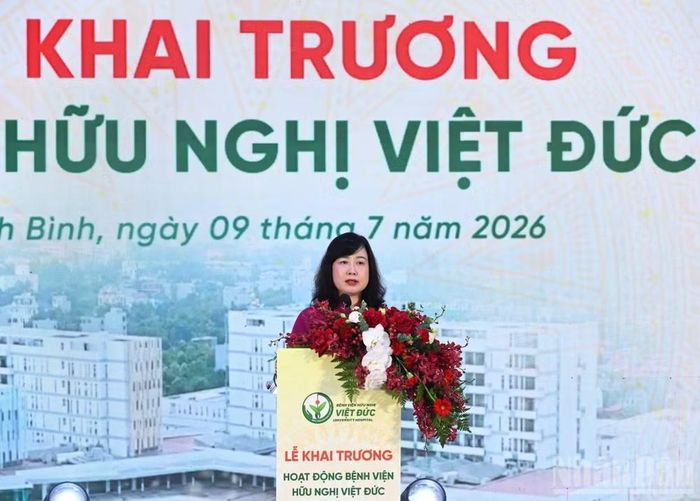 Bộ trưởng Y tế Đào Hồng Lan phát biểu tiếp thu ý kiến chỉ đạo của Thủ tướng Chính phủ Lê Minh Hưng.
