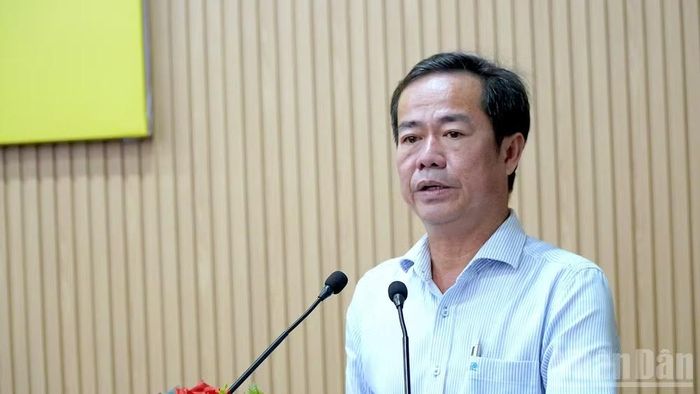 Phó Giám đốc Sở Tài chính tỉnh Cà Mau Mã Tấn Cọp thông tin tình hình kinh tế-xã hội 6 tháng đầu năm của tỉnh Cà Mau.