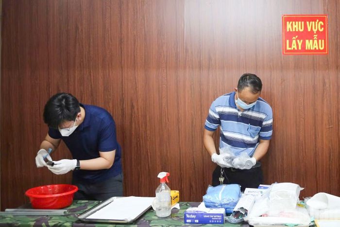Công tác lấy mẫu.