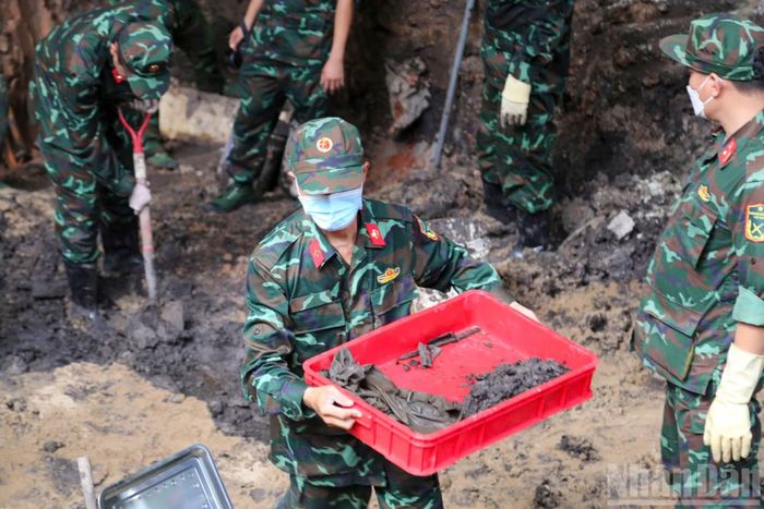 Tất cả hiện vật sau khi phát hiện đều được làm sạch, phân loại, đưa vào nhà lưu mẫu.