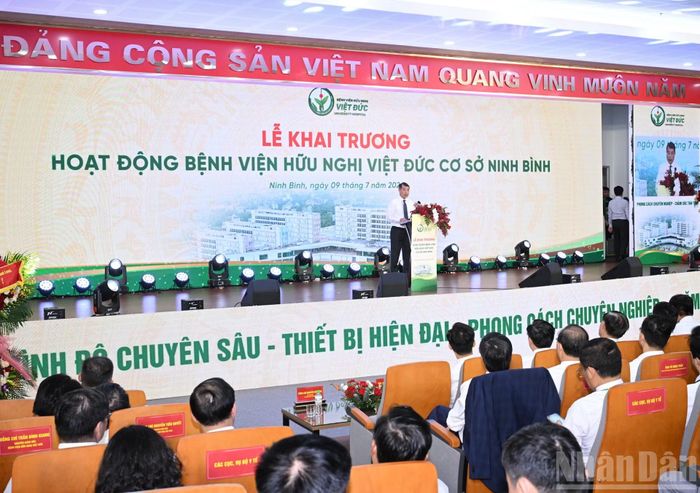 Quang cảnh lễ khai trương.