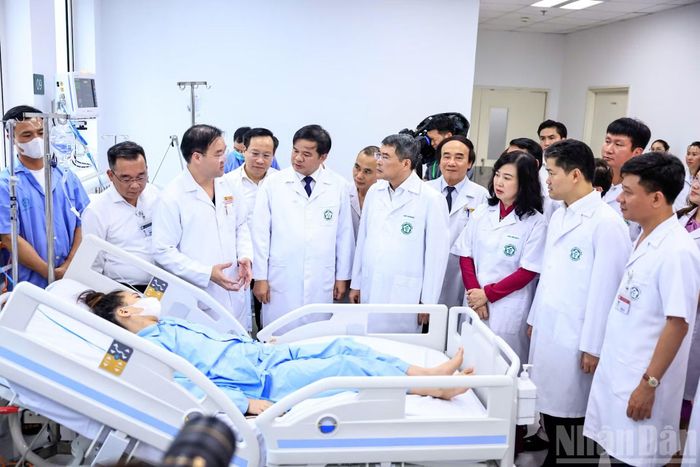 Nhân dịp này, Thủ tướng Lê Minh Hưng thăm, kiểm tra công tác khám, chữa bệnh của Bệnh viện Bạch Mai cơ sở Ninh Bình.