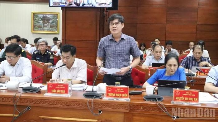 Và phát biểu tham luận không quá 10 phút.