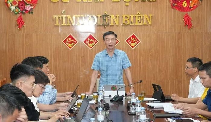 Đồng chí Bùi Văn Luyện, Giám đốc Sở Xây dựng Điện Biên chủ trì cuộc họp bàn giải pháp bảo đảm nguồn cung vật liệu phục vụ thi công các công trình quan trọng trên địa bàn tỉnh Điện Biên.