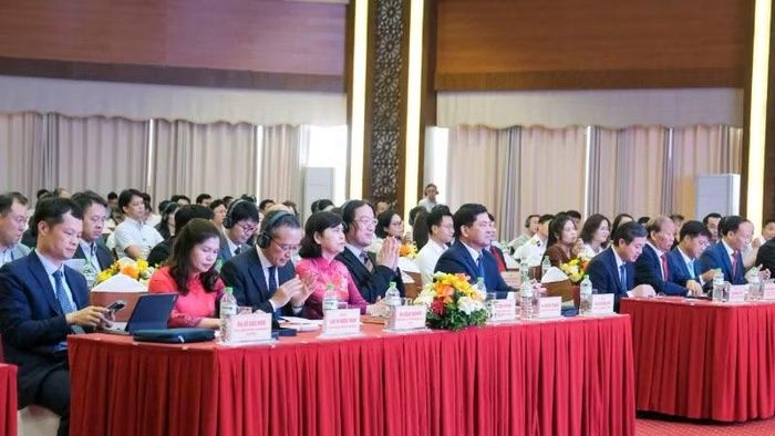 Các đại biểu tham dự hội nghị.