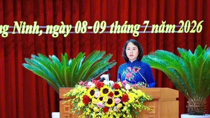 Phó Bí thư Thường trực Tỉnh ủy, Chủ tịch Hội đồng nhân dân tỉnh Quảng Ninh Trịnh Thị Minh Thanh phát biểu bế mạc kỳ họp.