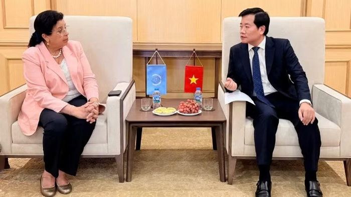 Cục trưởng Cục An toàn bức xạ và hạt nhân Nguyễn Hoàng Linh và bà Najat Mokhtar, Phó Tổng Giám đốc IAEA tại buổi tiếp đón.